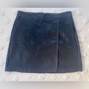 Express Black Vegan Leather Mini Skirt High Rise Size 10 Shiny Metallic